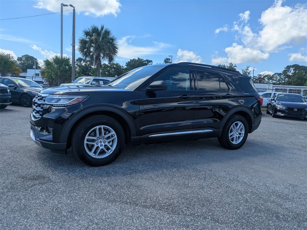 2025 Ford Explorer photo 5