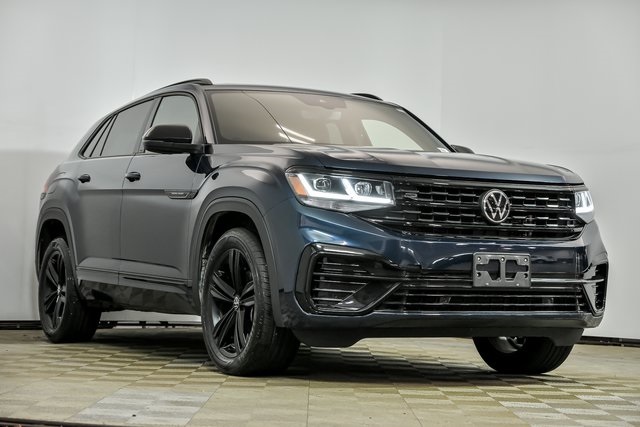 2023 Volkswagen Atlas Cross Sport SEL R-Line Black's photo