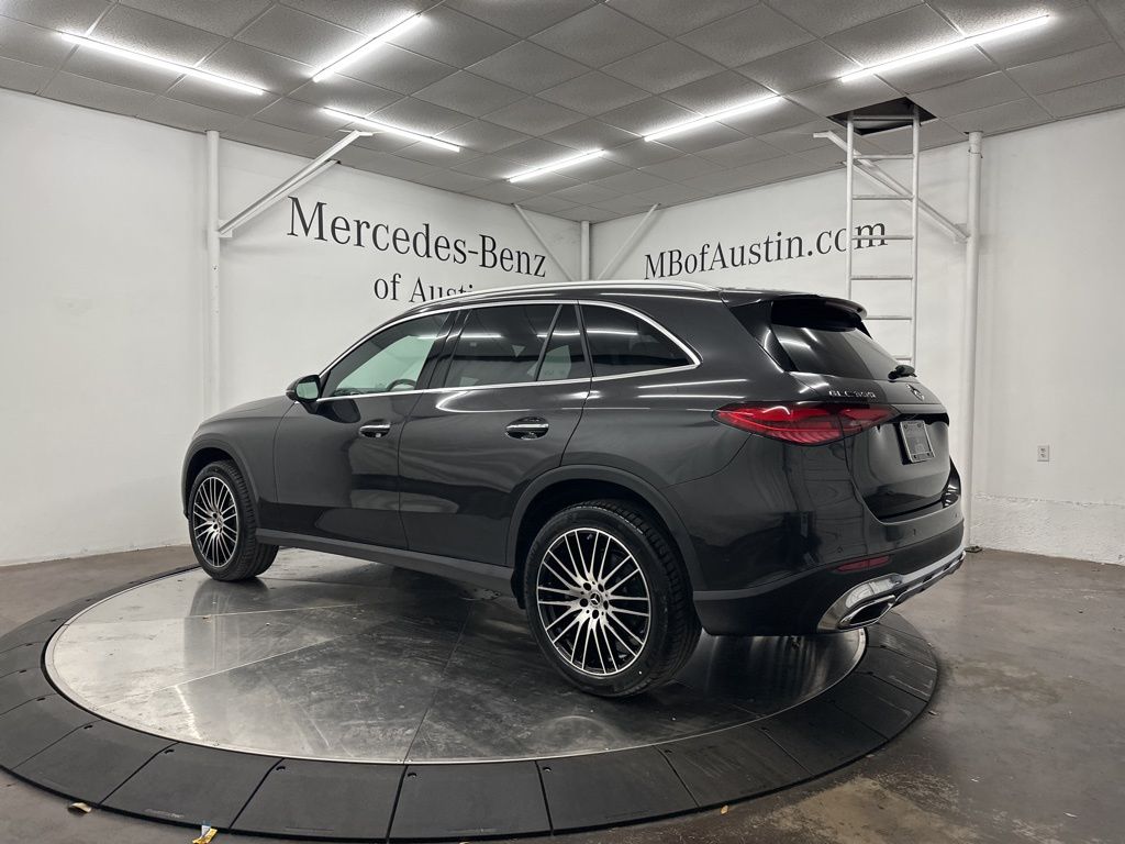 2025 Mercedes Benz GLC 300 photo 5