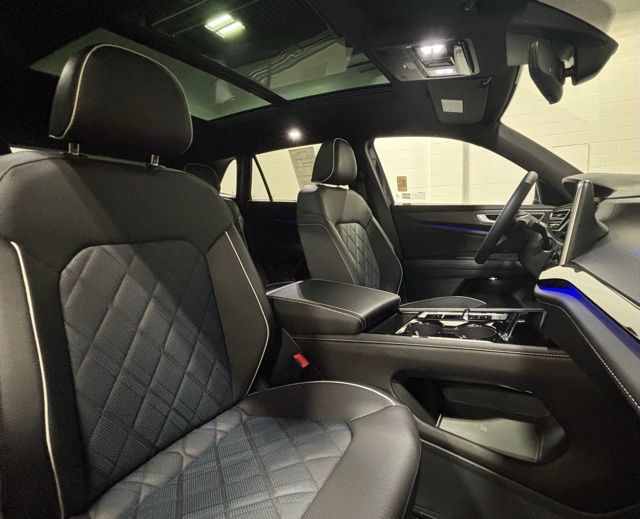 2025 Volkswagen Atlas Cross Sport SEL Premium R-Line photo 9