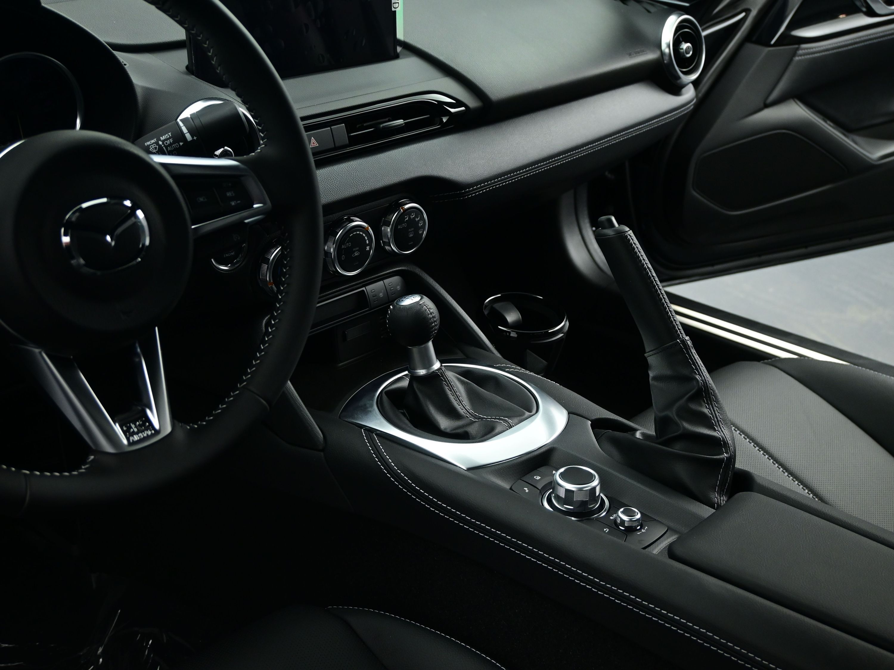 2025 Mazda MX-5 Miata Miata RF Grand Touring photo 3