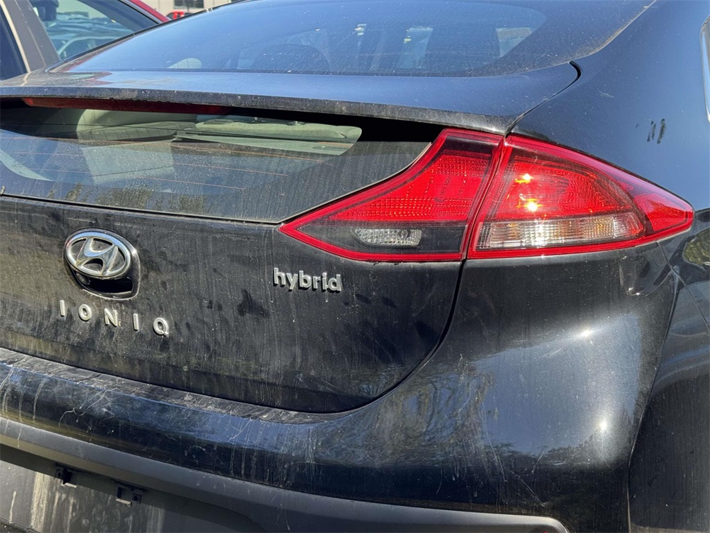 2022 Hyundai Ioniq SE photo 10
