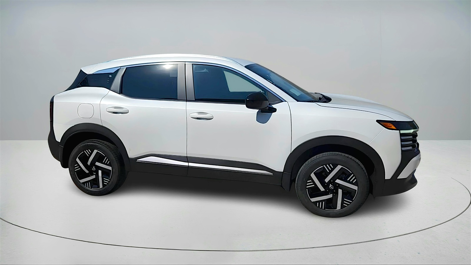 2026 Nissan Kicks SV photo 2