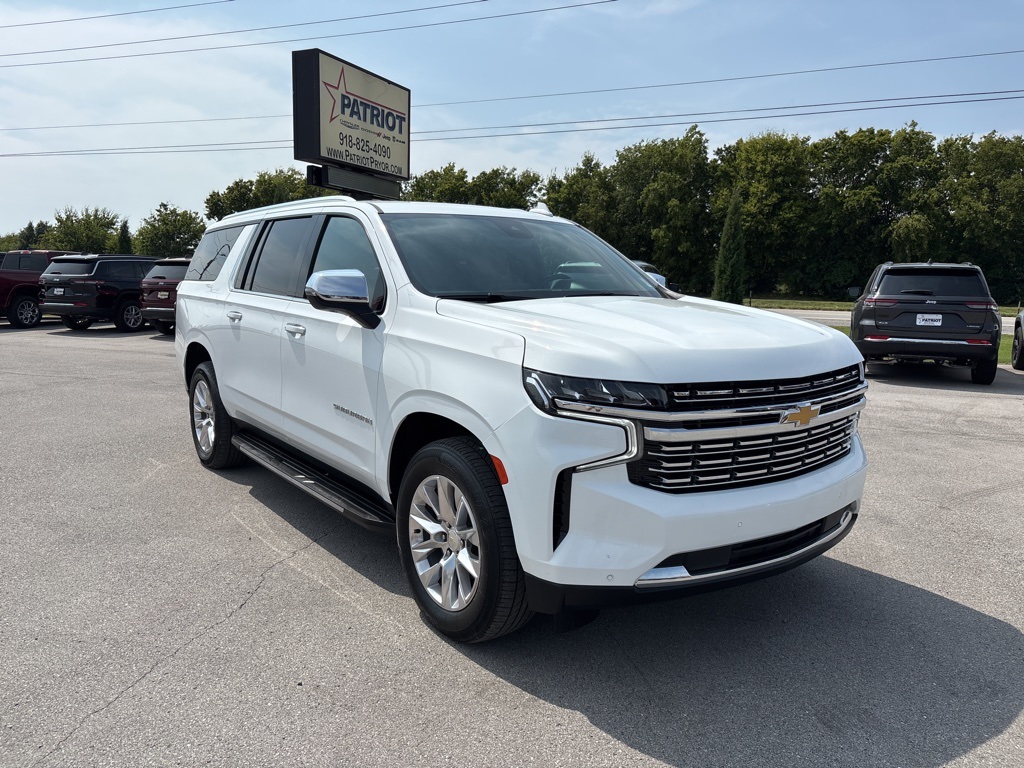 2023 Chevrolet Suburban Premier's photo