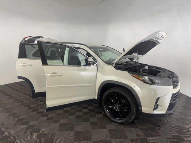 2019 Toyota Highlander Base photo 9