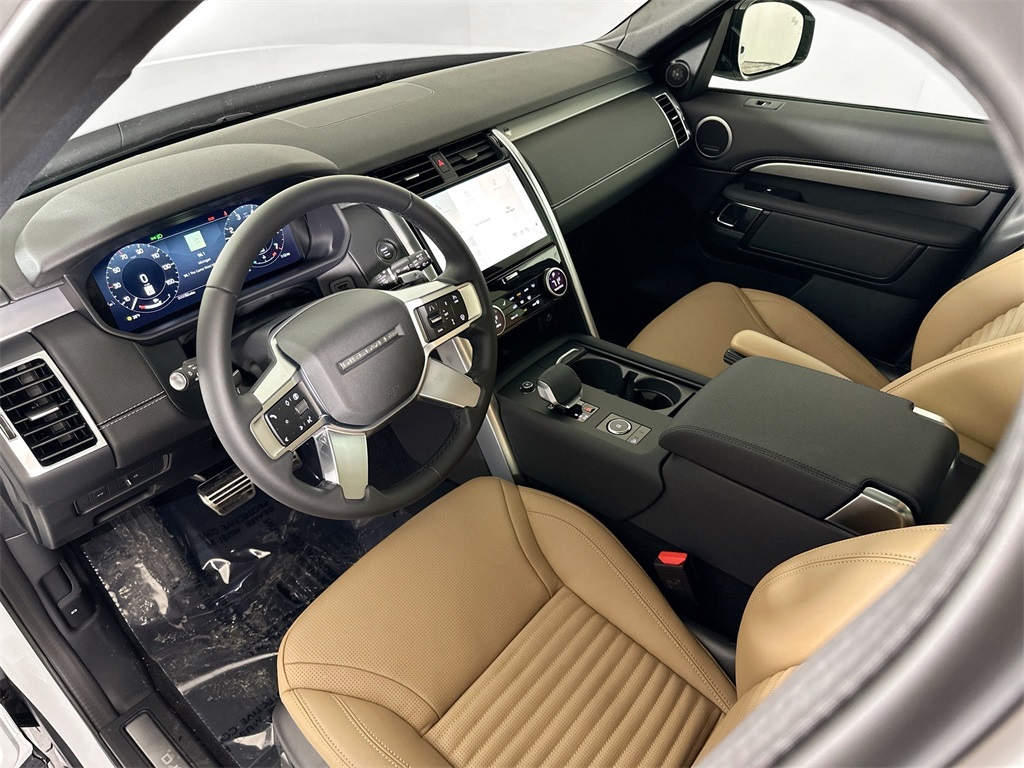 2025 Land Rover Discovery SE photo 9