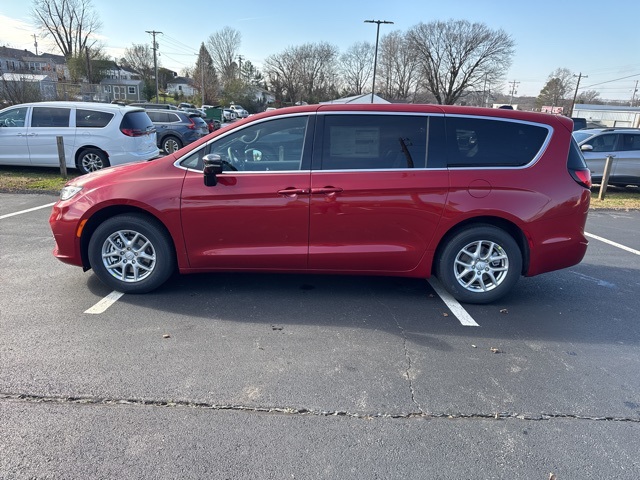 2026 Chrysler Pacifica photo 4