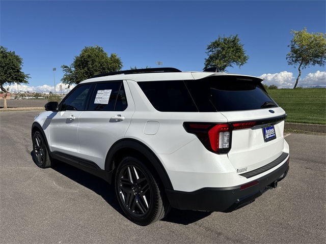 2025 Ford Explorer ST-Line photo 4