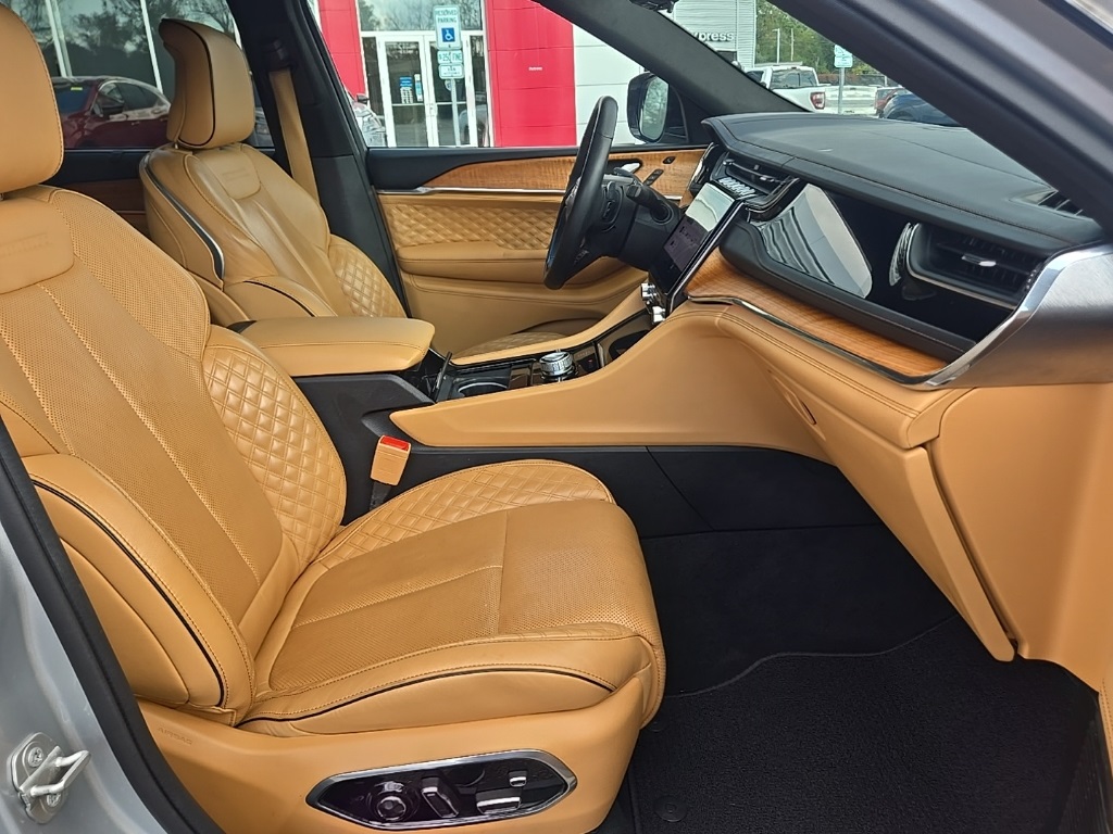 2024 Jeep Grand Cherokee Summit photo 26