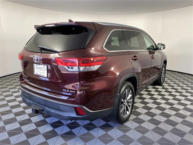 2019 Toyota Highlander SE XLE photo 3