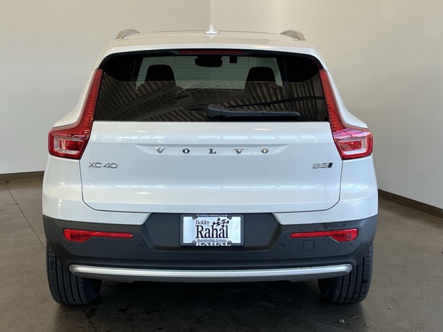 2025 Volvo XC40 Plus photo 10