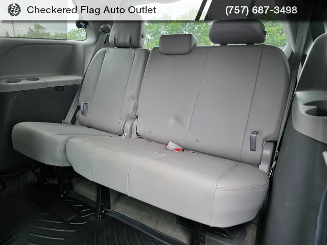 2015 Toyota Sienna XLE photo 18