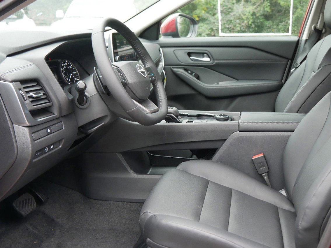 2026 Nissan Rogue SV photo 4