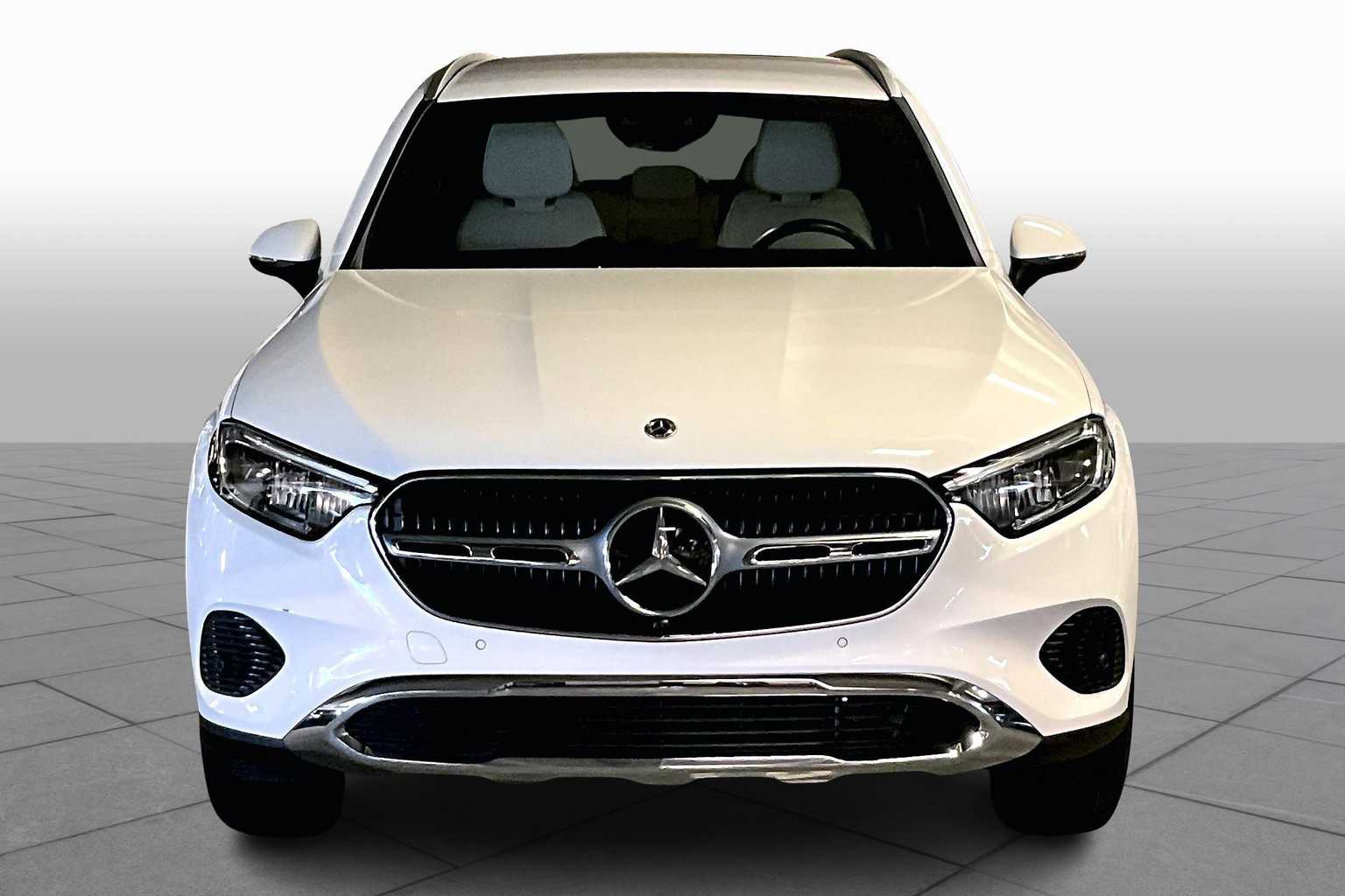 2023 Mercedes Benz GLC 300 photo 3