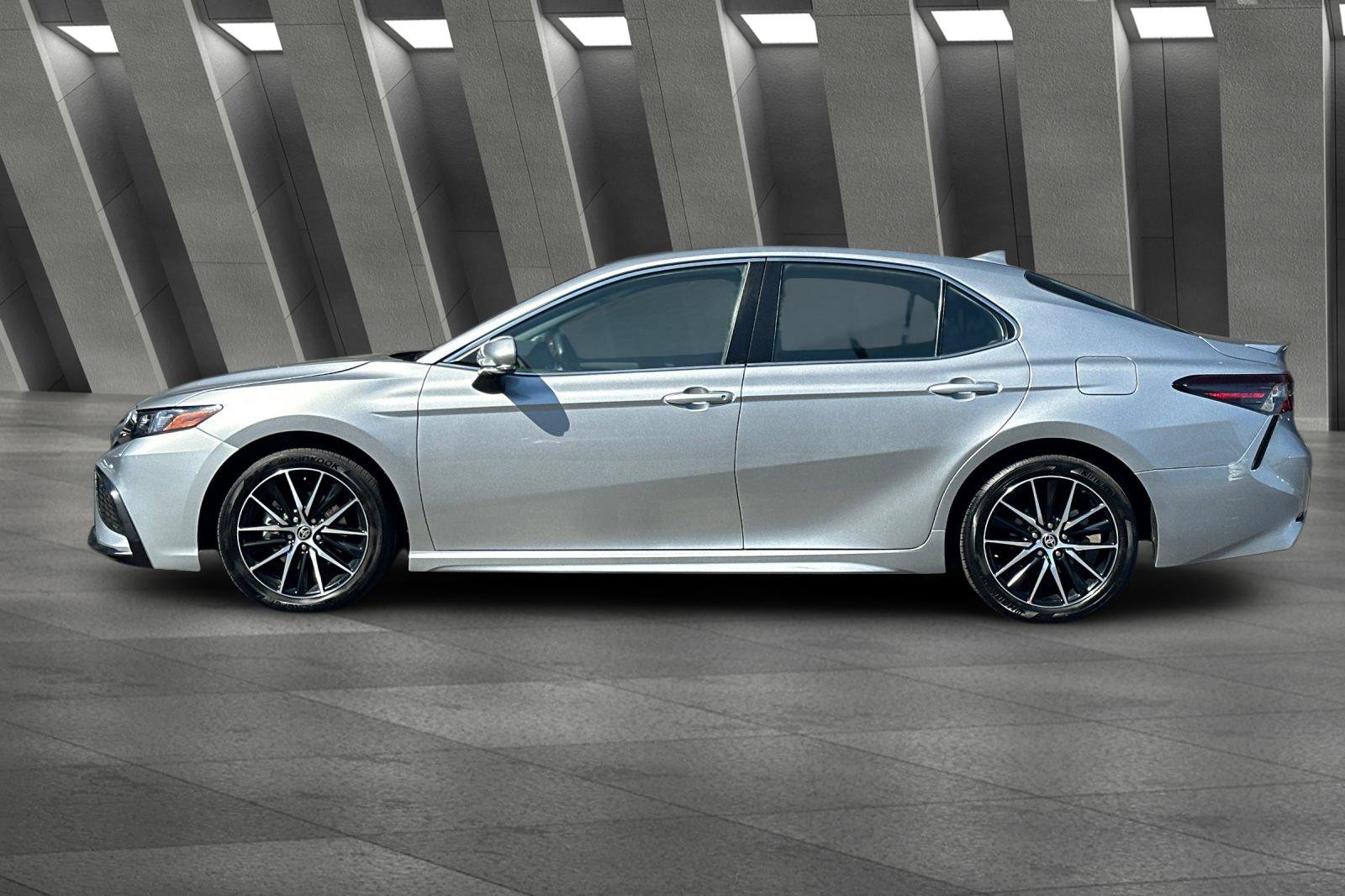 2024 Toyota Camry SE photo 6