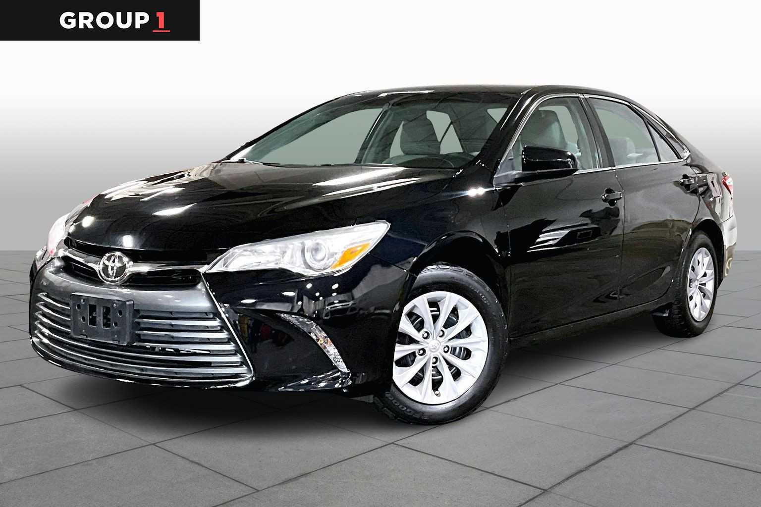 2016 Toyota Camry LE's photo