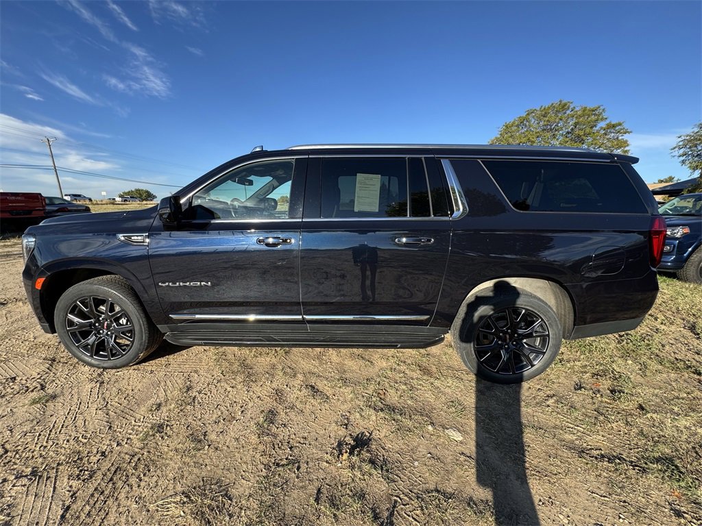 2023 Gmc Yukon XL SLT photo 4