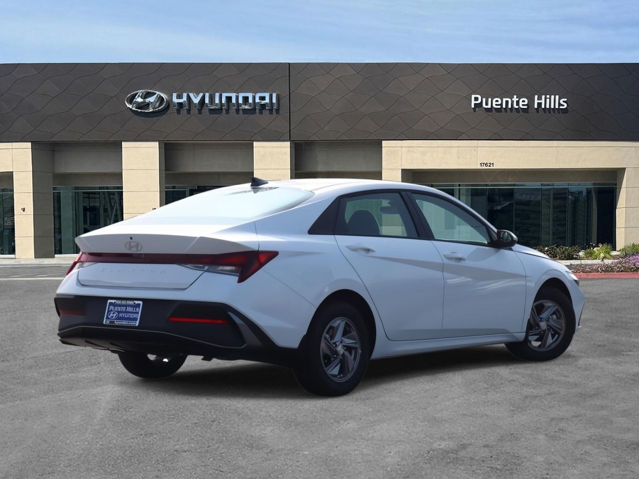 2026 Hyundai Elantra SE photo 2
