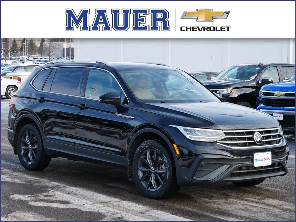 2023 Volkswagen Tiguan SE's photo