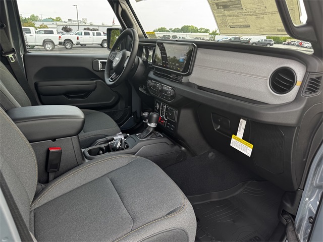 2025 Jeep Gladiator Willys photo 13