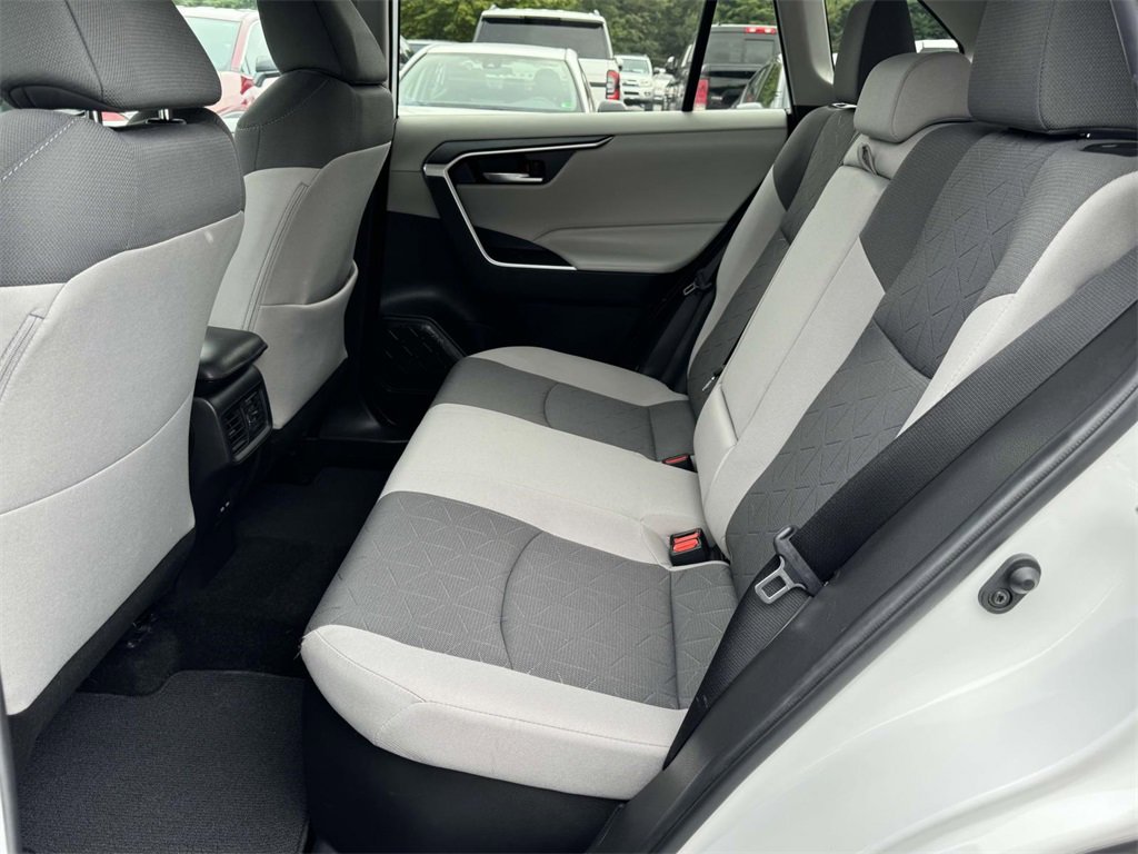2022 Toyota RAV4 Hybrid XLE photo 15