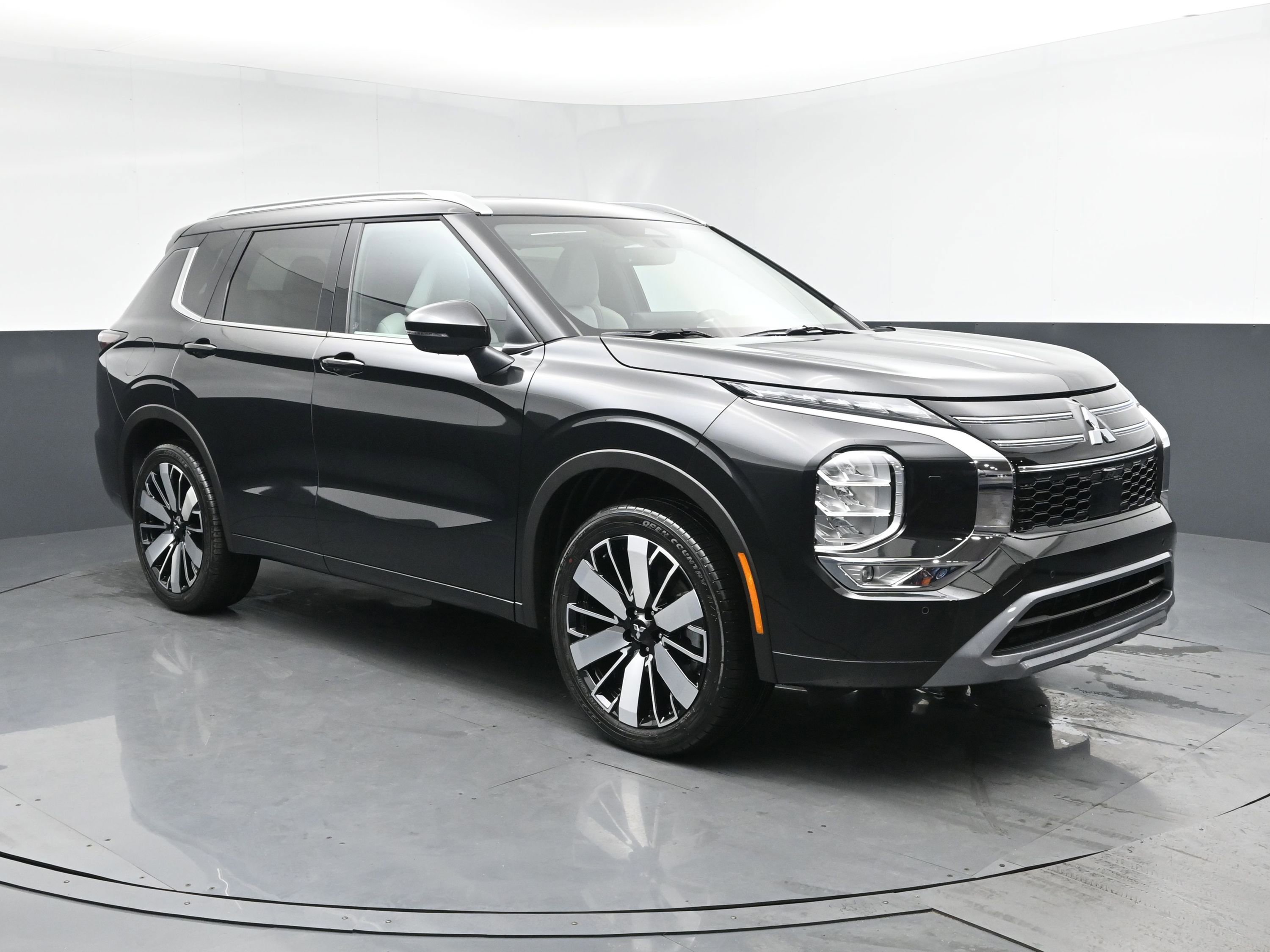 2025 Mitsubishi Outlander SEL GT photo 2