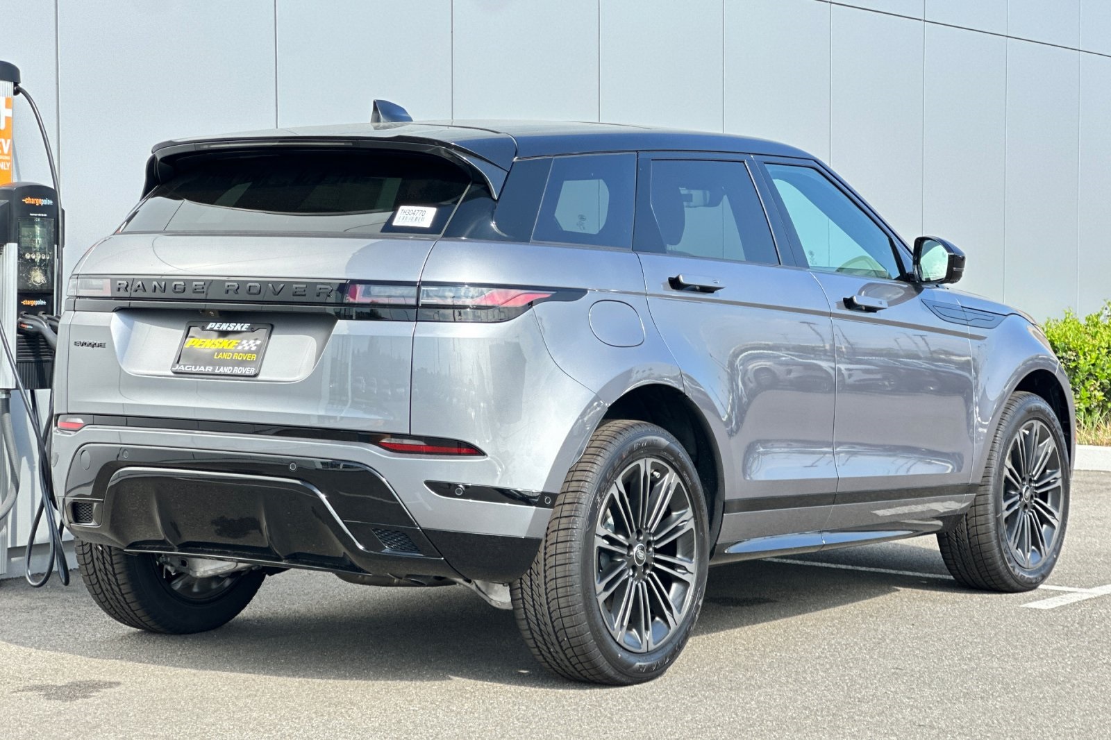 2026 Land Rover Range Rover Evoque Dynamic SE photo 4