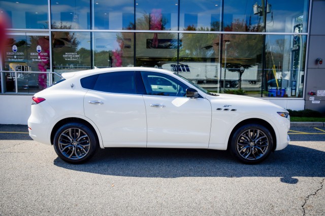 2024 Maserati Levante GT photo 8