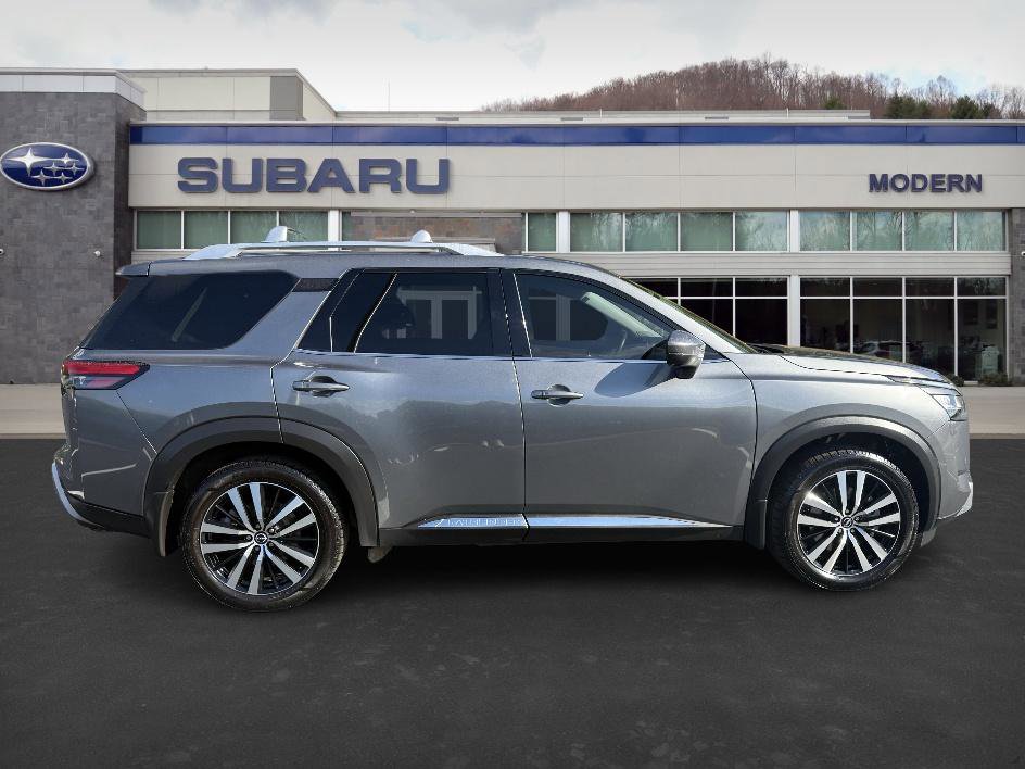 2023 Nissan Pathfinder Platinum photo 4