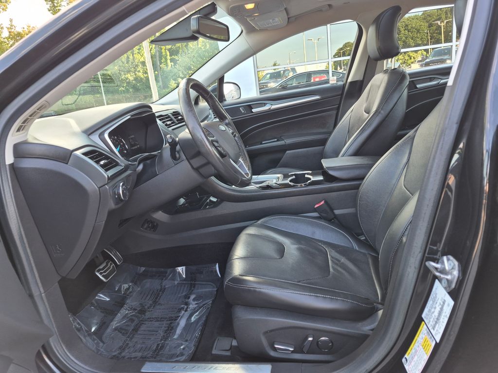 2015 Ford Fusion Energi Titanium photo 2