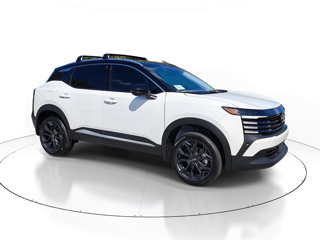 2026 Nissan Kicks SR photo 2