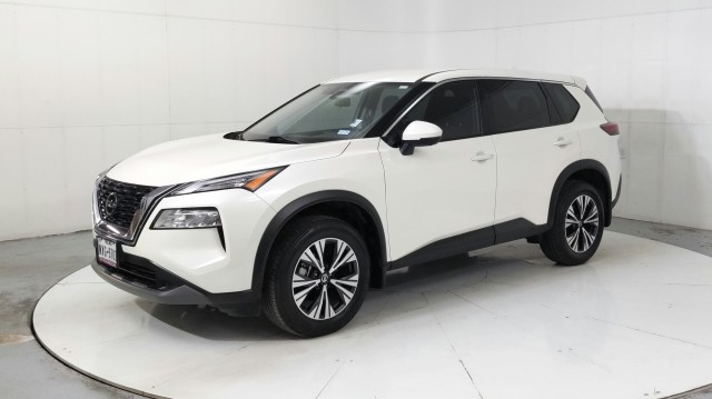 Used 2021 Pearl White Tricoat Nissan SV image 1