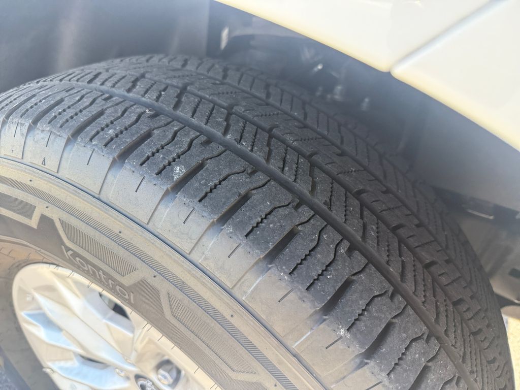 2024 Nissan Frontier SV photo 19