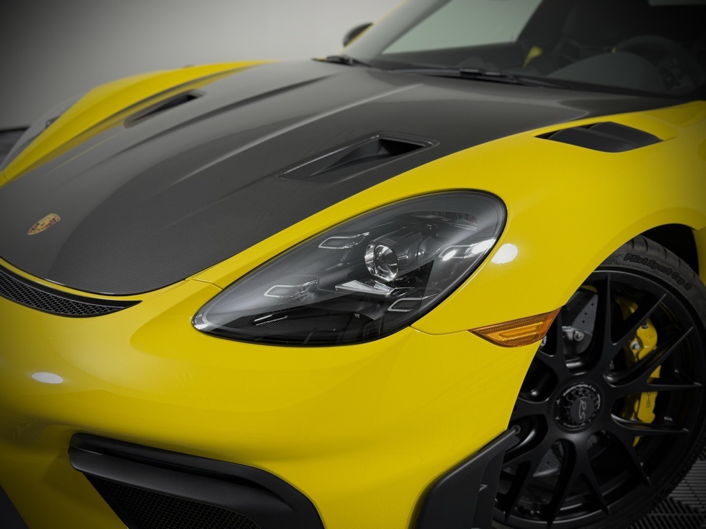 2024 Porsche Boxster Spyder photo 11