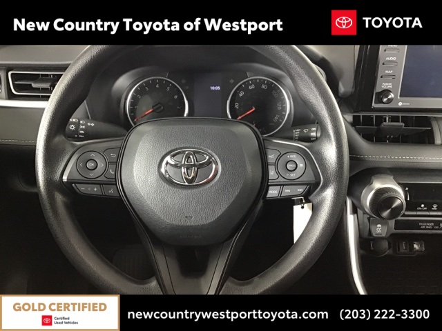 2022 Toyota RAV4 LE photo 4