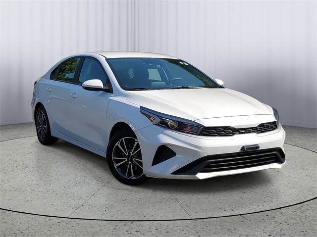 2023 Kia Forte LXS photo 2