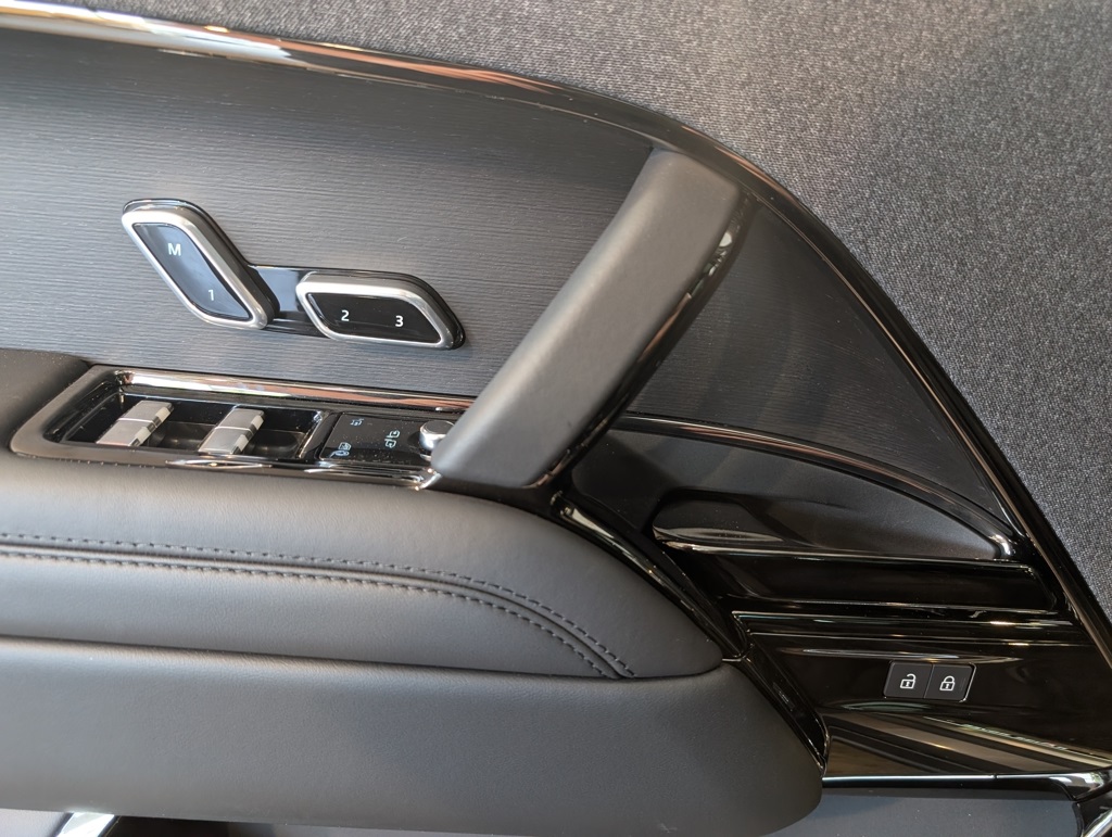 2025 Land Rover Range Rover Sport SE photo 7