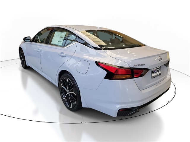 2025 Nissan Altima SR photo 3