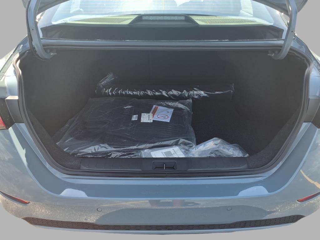 2025 Nissan Sentra SV photo 16