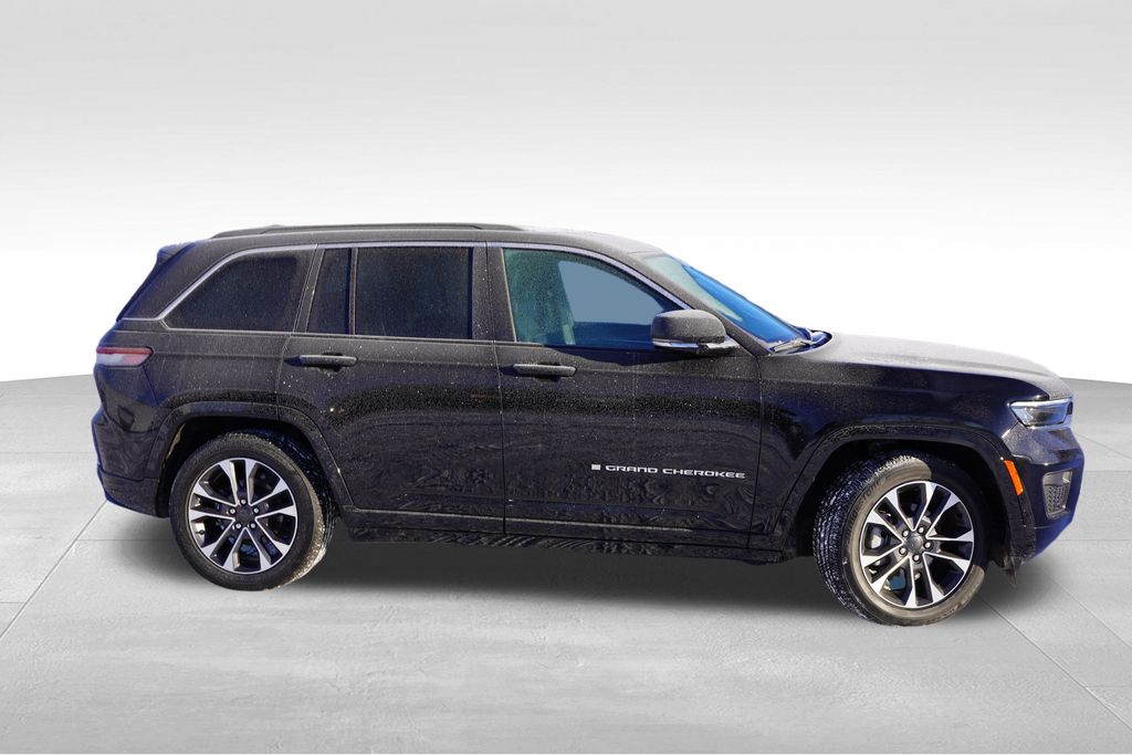 2024 Jeep Grand Cherokee Overland photo 2