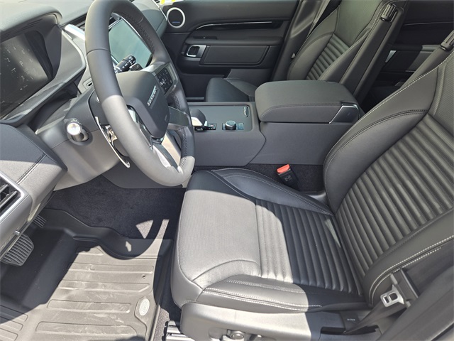 2025 Land Rover Discovery S photo 6