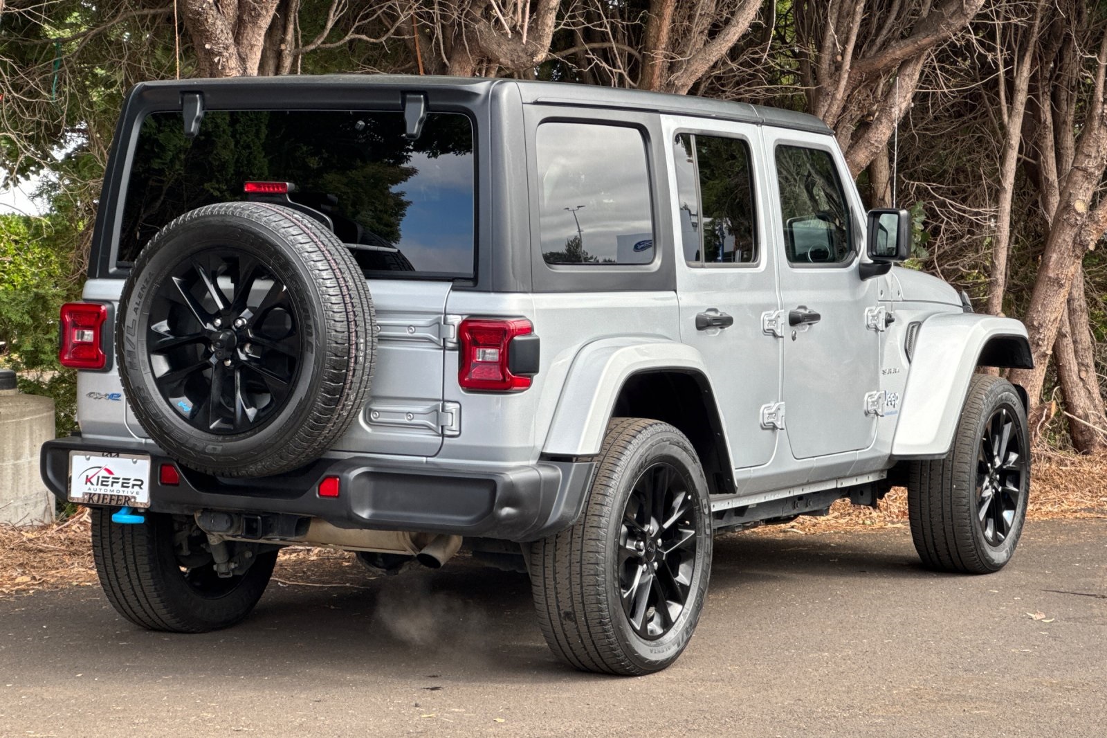 2023 Jeep Wrangler Sahara 4xe photo 4