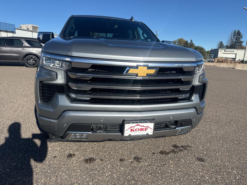 2023 Chevrolet Silverado 1500 High Country photo 3
