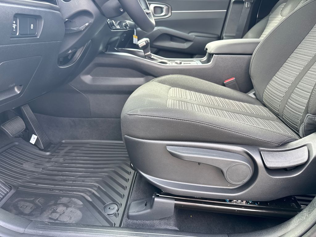 2026 Kia Sorento LX photo 10
