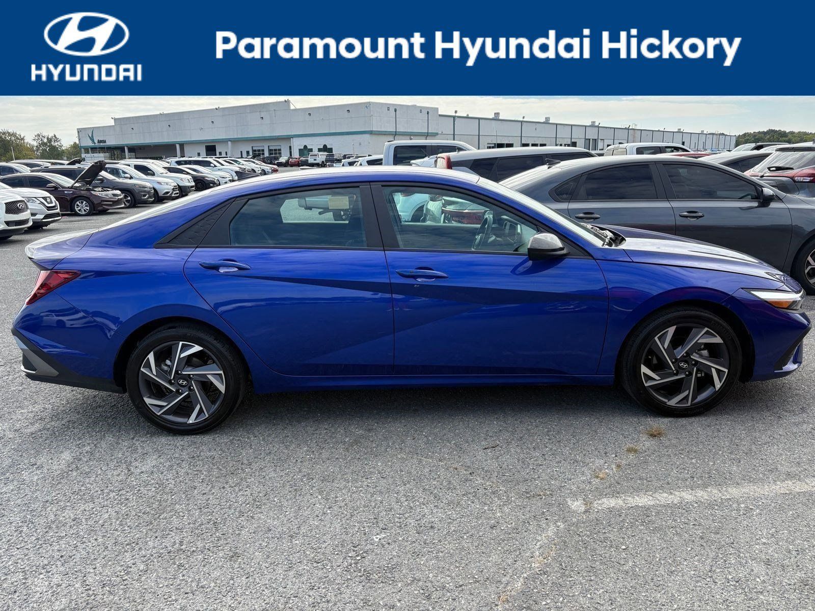 2025 Hyundai Elantra SEL Sport photo 2