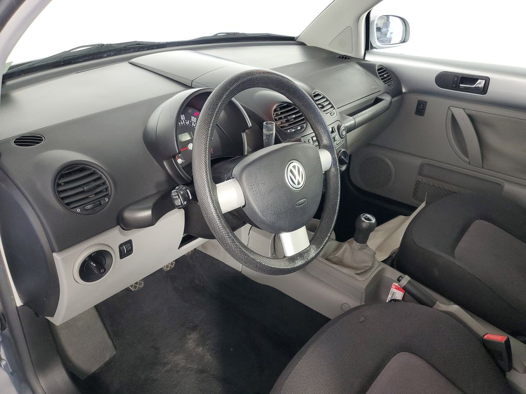 Used 2003  Volkswagen GL image 12