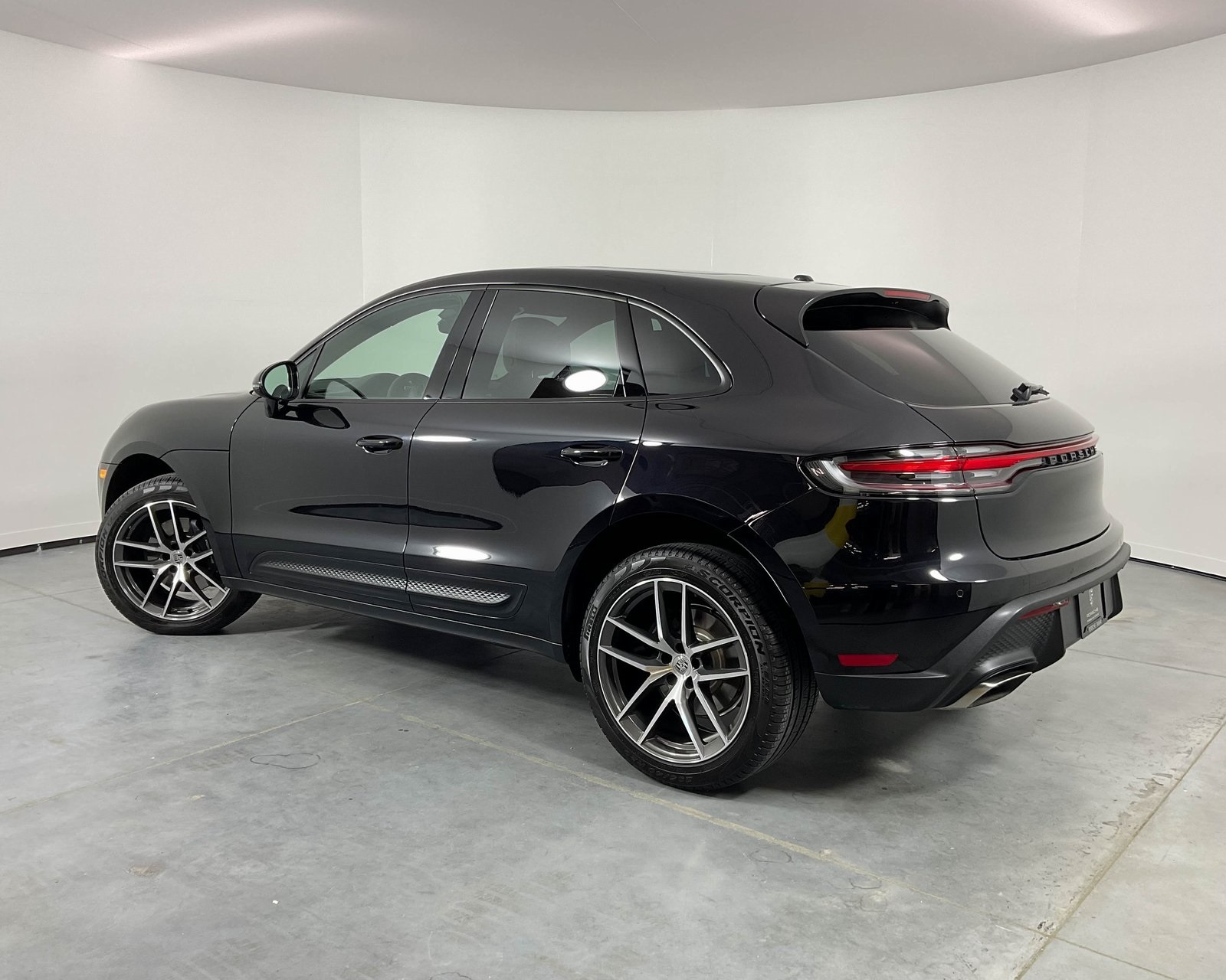 2024 Porsche Macan T photo 3