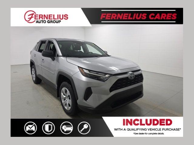 2025 Toyota RAV4 LE's photo