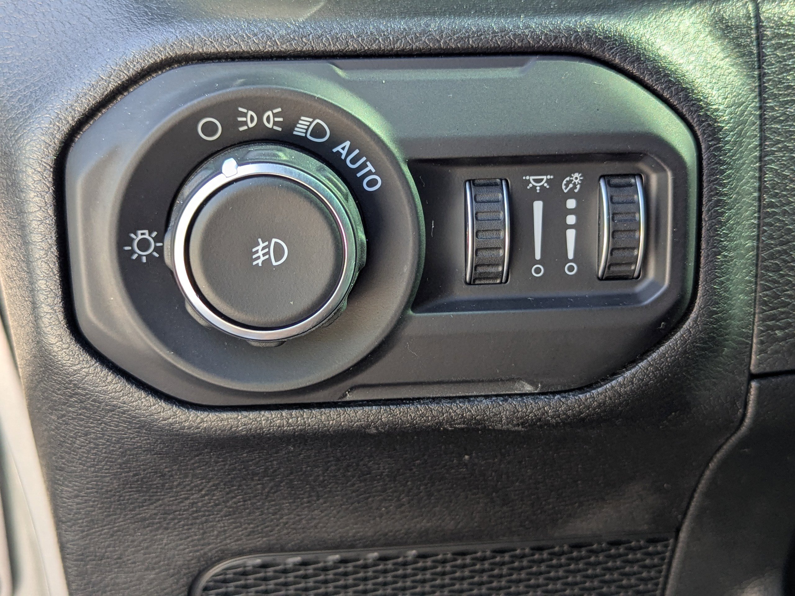 2021 Jeep Wrangler Unlimited Sahara Altitude photo 30