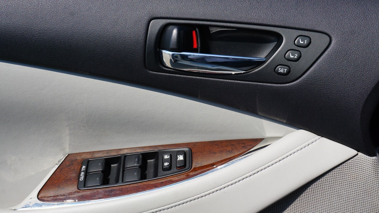 2010 Lexus ES 350 photo 23